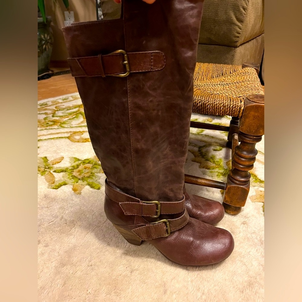 Brown leather bottom chunk heel tall boot sz 9